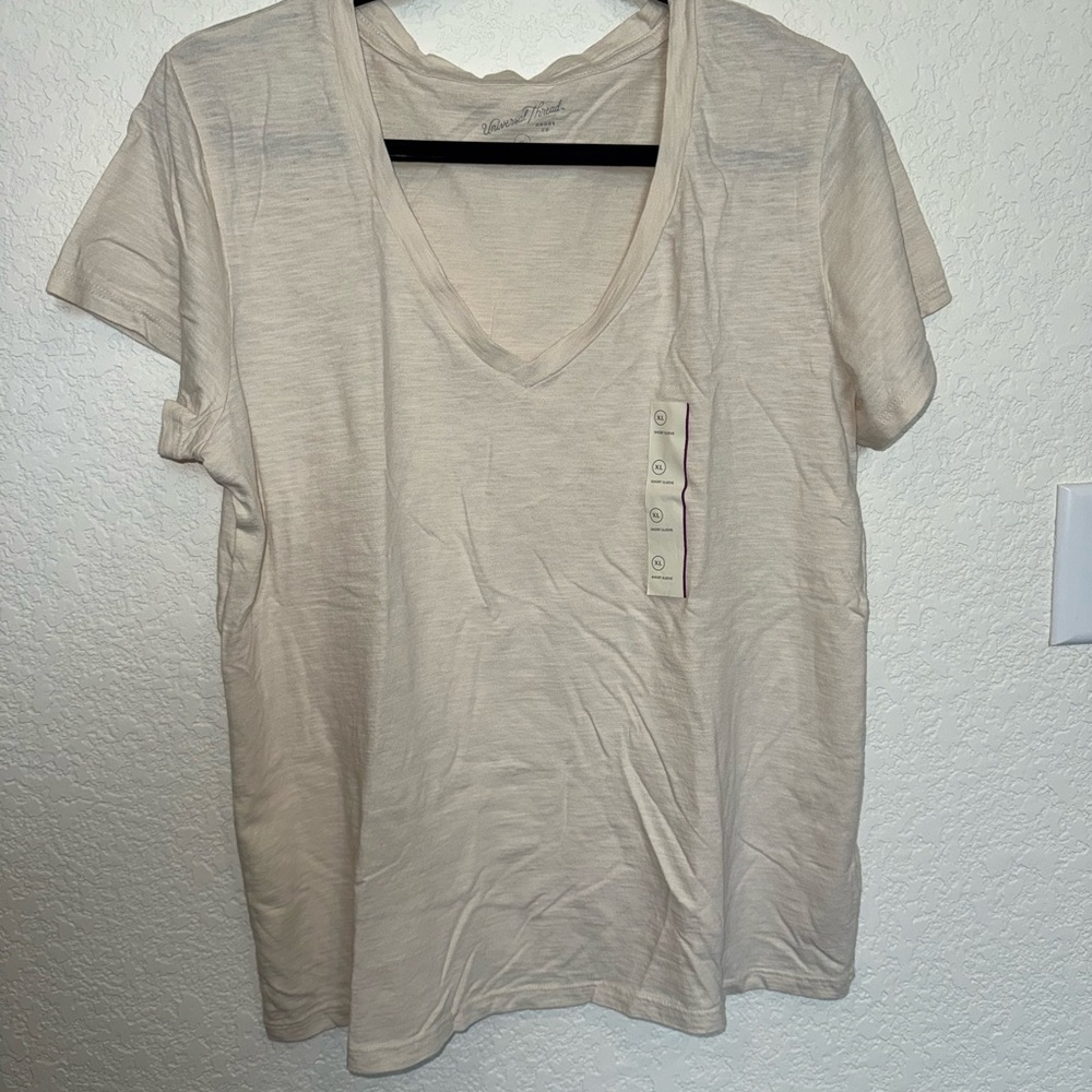 Universal Thread Light Cream V-Neck Tee